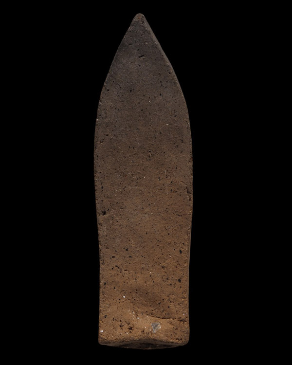 พระเนื้อดินพิมพ์ลีลาถ้ำหีบ  เนื้อดินปนทรายเสก  เก่ามีอายุ เกจิสร้าง ไมทราบที่  พระบ้าน - 3