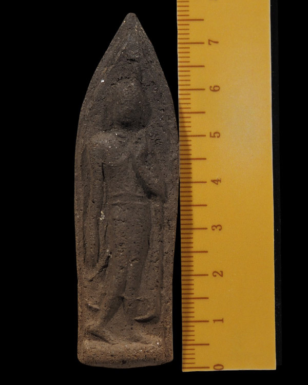 พระเนื้อดินพิมพ์ลีลาถ้ำหีบ  เนื้อดินปนทรายเสก  เก่ามีอายุ เกจิสร้าง ไมทราบที่  พระบ้าน - 4