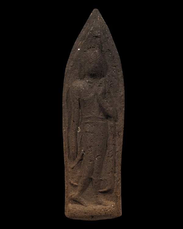 พระเนื้อดินพิมพ์ลีลาถ้ำหีบ  เนื้อดินปนทรายเสก  เก่ามีอายุ เกจิสร้าง ไมทราบที่  พระบ้าน - 5