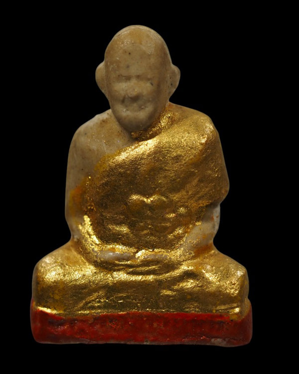 พระผงรูปเหมือนหลวงปู่เผือก วัดกิ่งแก้ว จ.สมุทรปราการ ปี12 (ผสมอัฐิหลวงปู่เผือก) เนื้อผงปิดทองเดิม ฐา - 2