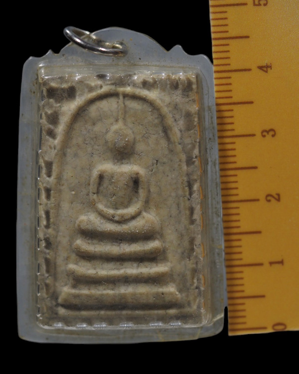 พระสมเด็จพิมพ์ฐาน 3 ชั้น เนื้อผงเก่า แตกลายงา เลี่ยมเก่าโบราณ ไม่ทราบที่  แต่เท่าที่ดูน่าจะเป็นพระสม - 4