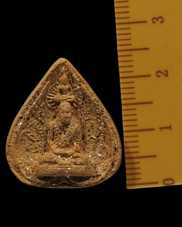 พระเนื้อดินพิมพ์กลีบบัว รูปเหมือน หลวงปู่โต๊ะ วัดกำแพง จ.สิงห์บุรี โรยกากเพชร สร้างรุ่นโบสถ (สร้างน้ - 4