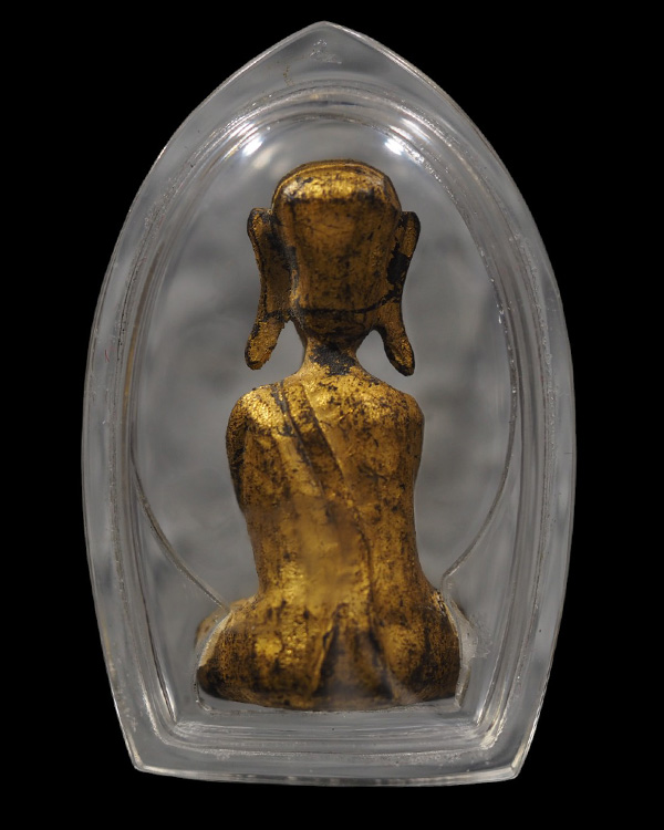 พระปิดตาไม้แกะโบราณ ลงรักปิดทองเก่า  แกะลอยองค์ เจ้าของเดิมเลี่ยมไว้  ไม่ทราบที่ แต่เก่าสวยมาก - 4