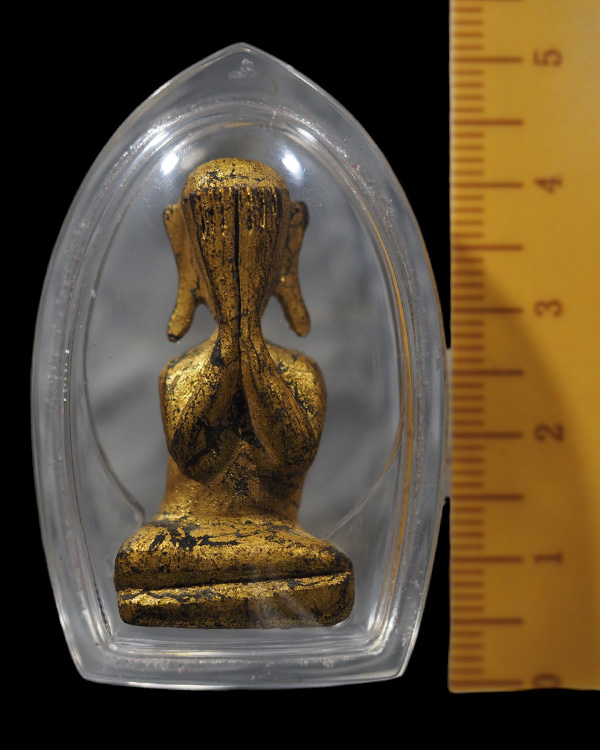 พระปิดตาไม้แกะโบราณ ลงรักปิดทองเก่า  แกะลอยองค์ เจ้าของเดิมเลี่ยมไว้  ไม่ทราบที่ แต่เก่าสวยมาก - 5