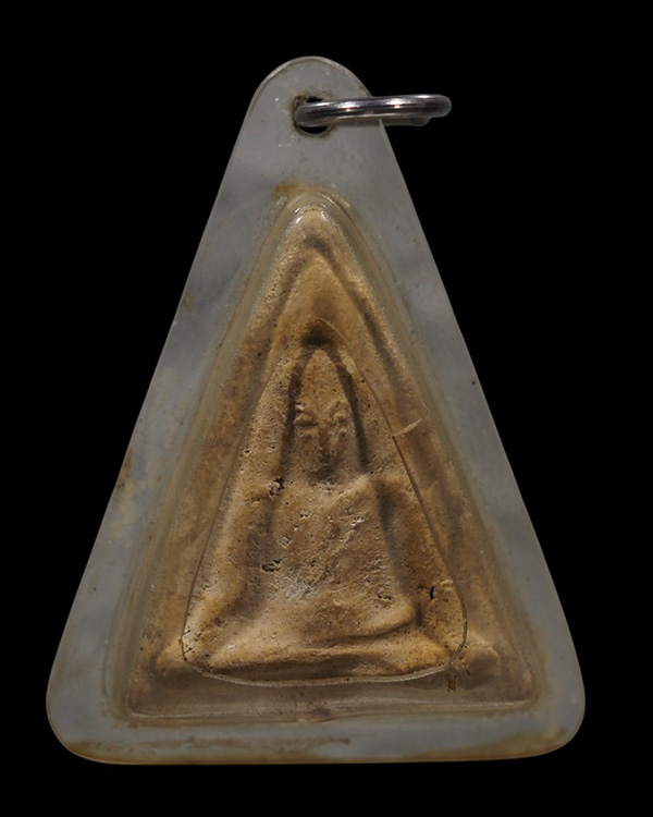 พระสมเด็จนางพญาเนื้อดิน เก่าโบราณ  เลี่ยมเก่า  เนื้อหาสวยมีเสน่ห์ ไม่ทราบที่ - 2