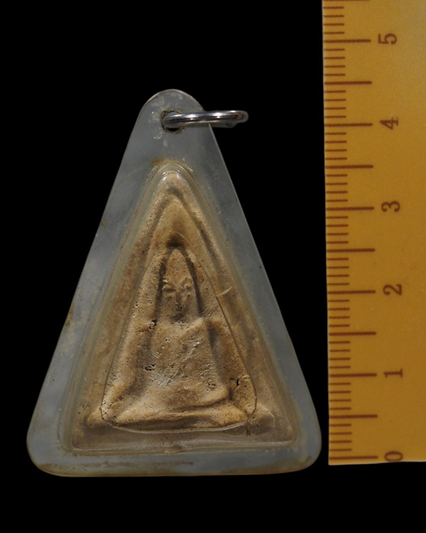 พระสมเด็จนางพญาเนื้อดิน เก่าโบราณ  เลี่ยมเก่า  เนื้อหาสวยมีเสน่ห์ ไม่ทราบที่ - 4