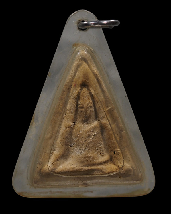 พระสมเด็จนางพญาเนื้อดิน เก่าโบราณ  เลี่ยมเก่า  เนื้อหาสวยมีเสน่ห์ ไม่ทราบที่ - 5