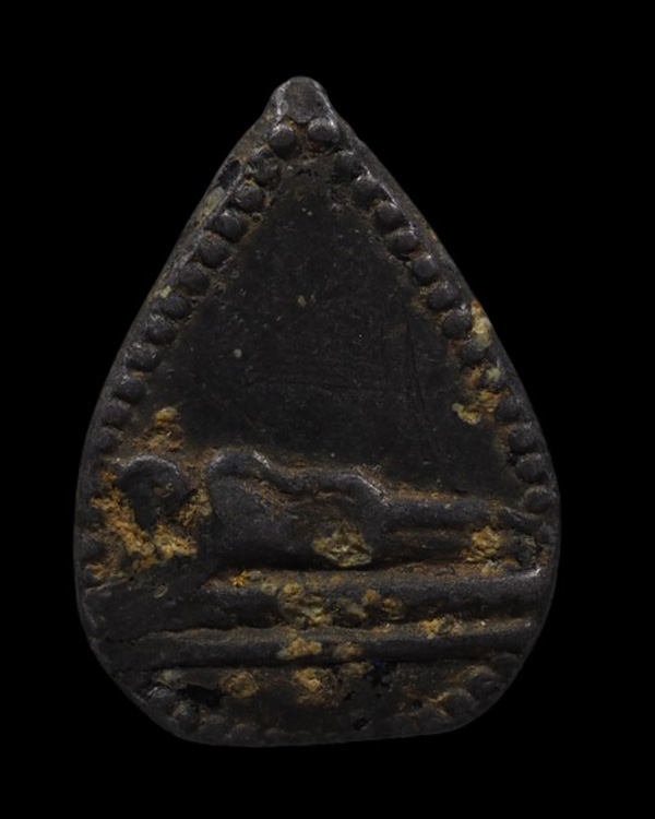 พระพิมพ์ปางไสยาสน์  (พระประจำวันอังคาร) หลวงพ่อเดิม วัดหนองโพ จ.นครสวรรค์ พิมพ์กลีบบัว หลังยันต์ เนื - 5