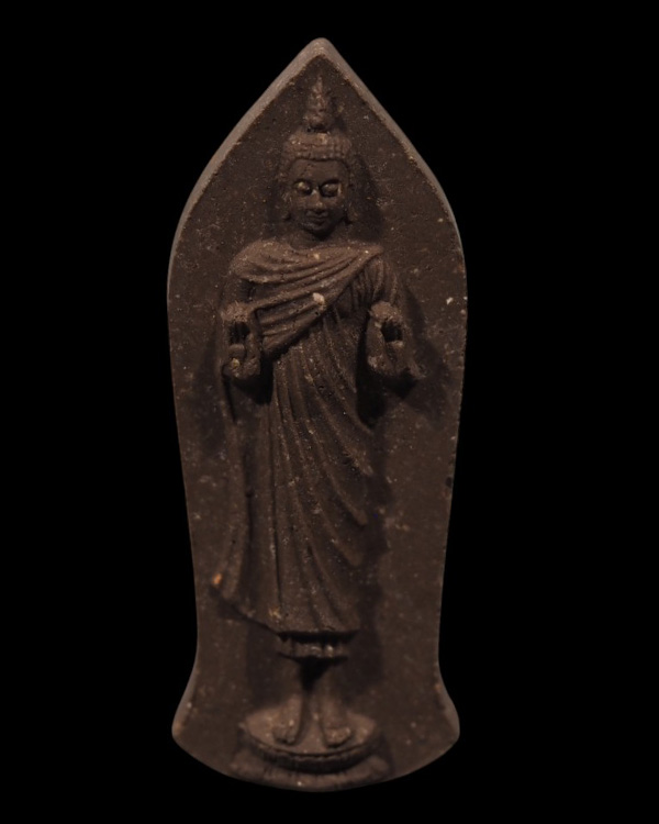 พระพุทธนาราวันตบพิธ จัดสร้างโดยมูลนิธิชัยพัฒนา ปี 2542 ผสมผงจิตรลดา(เส้นพระเกศาในหลวง)หลัง ภปร. ปี 4 - 3