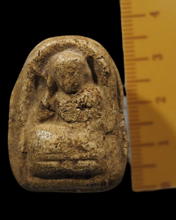 นางกวักเนื้อผงพิมพ์ใหญ่หลังเบี้ย พระโบราณ เนื้อเก่าจัด ไม่ทราบที่  เจ้าของเดิมนำไปใส่ตลับ และนำพระปร - 5