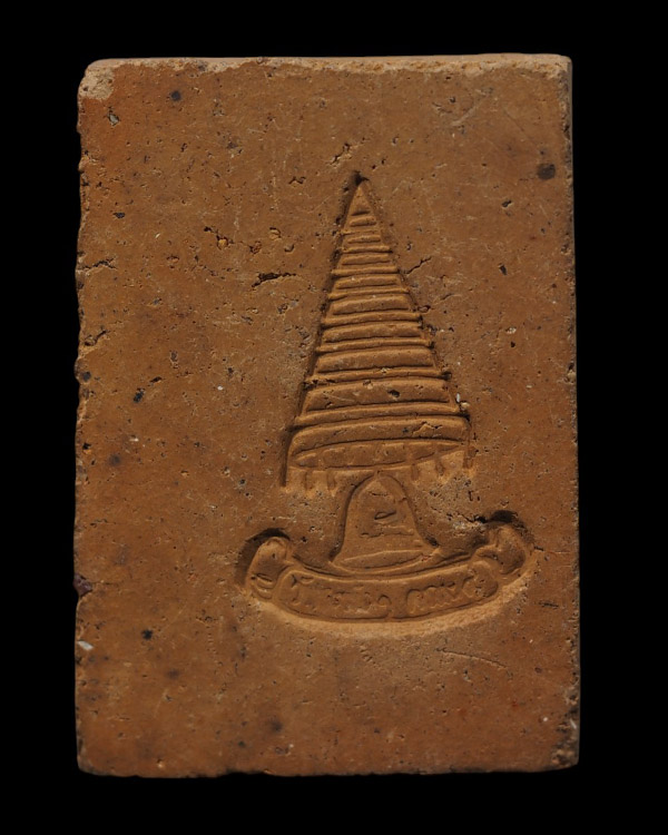 พระสมเด็จพิมพ์ซุ้มระฆังข้างลายกนก เจ้าคุณเที่ยง วัดระฆังฯ กรุงเทพฯ สร้างจากเนื้อดินหุ่นหรือดินไทย ที - 3