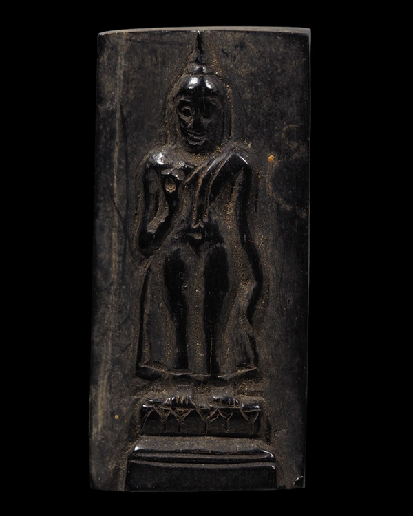 พระพิมพ์ลีลาแกะเนื้อไม้งิ้วดำแกะ พิมพ์ใหญ่ เด่นด้านโชคลาภ เก่าจัดมีอายุ ไม่ทราบที่ - 2