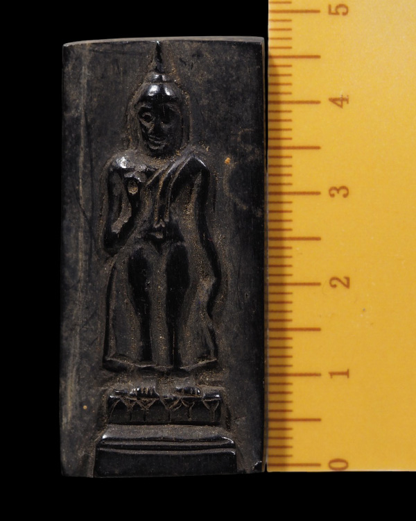 พระพิมพ์ลีลาแกะเนื้อไม้งิ้วดำแกะ พิมพ์ใหญ่ เด่นด้านโชคลาภ เก่าจัดมีอายุ ไม่ทราบที่ - 4