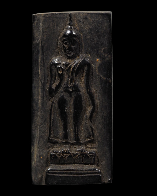 พระพิมพ์ลีลาแกะเนื้อไม้งิ้วดำแกะ พิมพ์ใหญ่ เด่นด้านโชคลาภ เก่าจัดมีอายุ ไม่ทราบที่ - 5