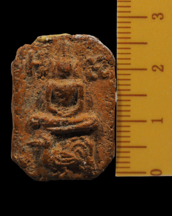 พระผงพิมพ์ขี่ไก่ ปลุกเสกพิธีอินโดจีน วัดสุทัศน์ หลวงพ่อสุพจน์ ปี ๒๔๘๔ *** องค์นี้พิมพ์หายาก สภาพสวย - 4