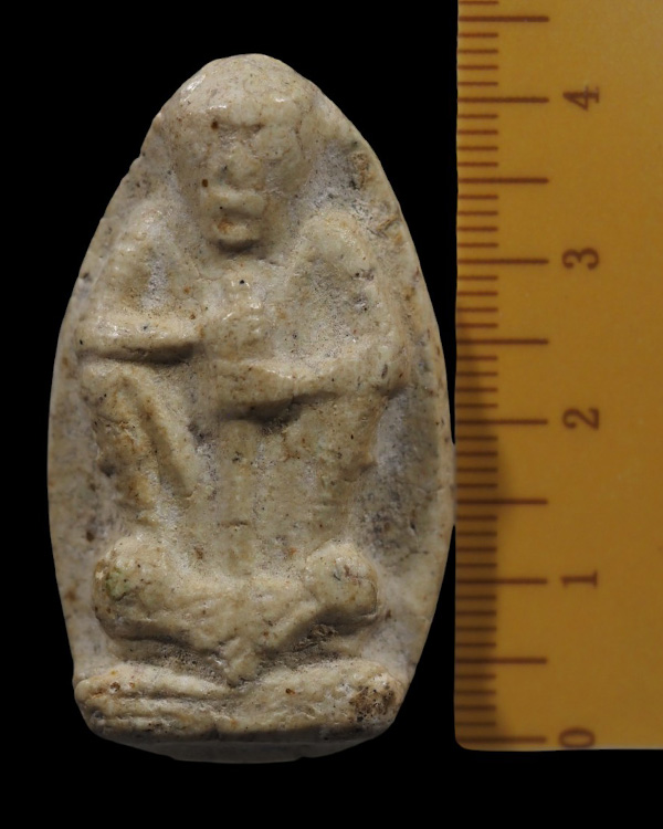 เครื่องรางโบราณ ลิงจับหลัก เนื้อผงโบราณ พิมพ์ใหญ่ เก่าสวย เนื้อจัด ไม่ทราบที่ หนุมานจับหลัก หรือ ล - 4