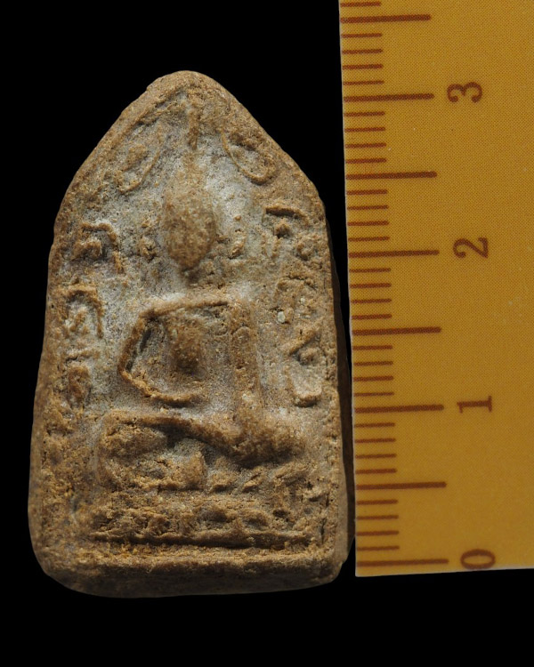 พระเนื้อผงพิมพ์กลีบบัว นั่งมารวิชัย  หลังยันต์ พระเก่า  ไม่ทราบที่ - 4