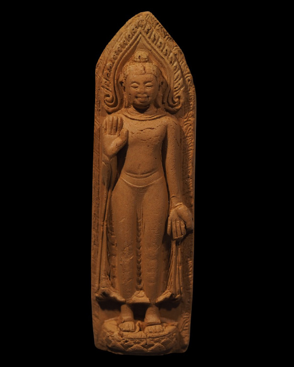 พระร่วงยืนประทานพร พิมพ์ใหญ่ เนื้อดิน ไม่ทราบที่ พิมพ์สวยงาม เจ้าของเดิมเคยใส่ตลับแสตนเลสไว้ตามรู - 2