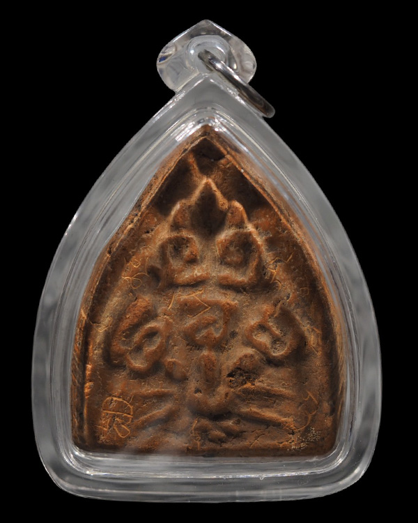 พระเจ้าห้าพระองค์ เนื้อดินพิมพ์ พิมพ์ใหญ่  จารยันต์ ทั้งองค์  พิมพ์แปลก ไม่ทราบที่ เจ้าของเก่าเลี่ยม - 2