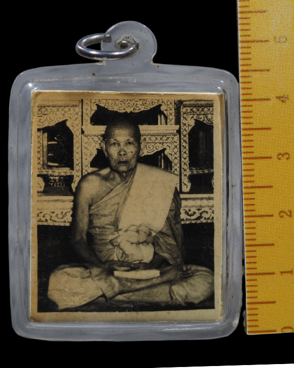 รูปภาพถ่ายขาวดำ  พระครูสิริวุฒาจารย์ หลวงพ่อห่วง วัดท่าใน อ.เมือง จ.นครปฐม  เลี่ยมเก่า  รูปรุ่นนี้ไม - 4