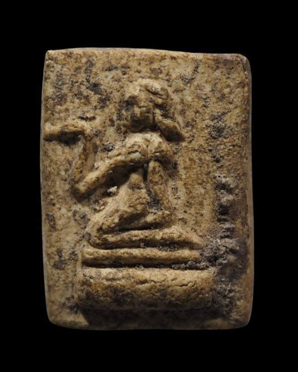 นางกวักเนื้อผง หลวงปู่เผือก วัดกิ่งแก้ว จ.สมุทรปราการ พิมพ์หลังยันต์ เนื้อจัด  - 2