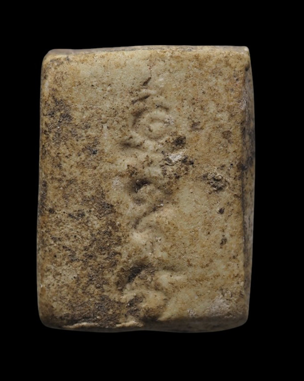 นางกวักเนื้อผง หลวงปู่เผือก วัดกิ่งแก้ว จ.สมุทรปราการ พิมพ์หลังยันต์ เนื้อจัด  - 3