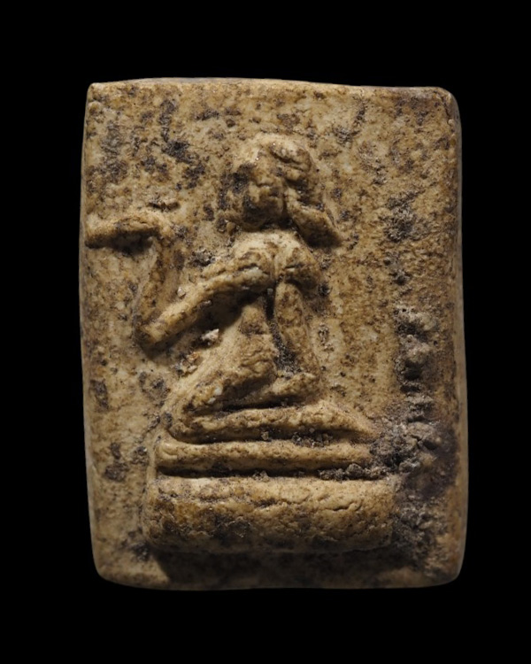 นางกวักเนื้อผง หลวงปู่เผือก วัดกิ่งแก้ว จ.สมุทรปราการ พิมพ์หลังยันต์ เนื้อจัด  - 5