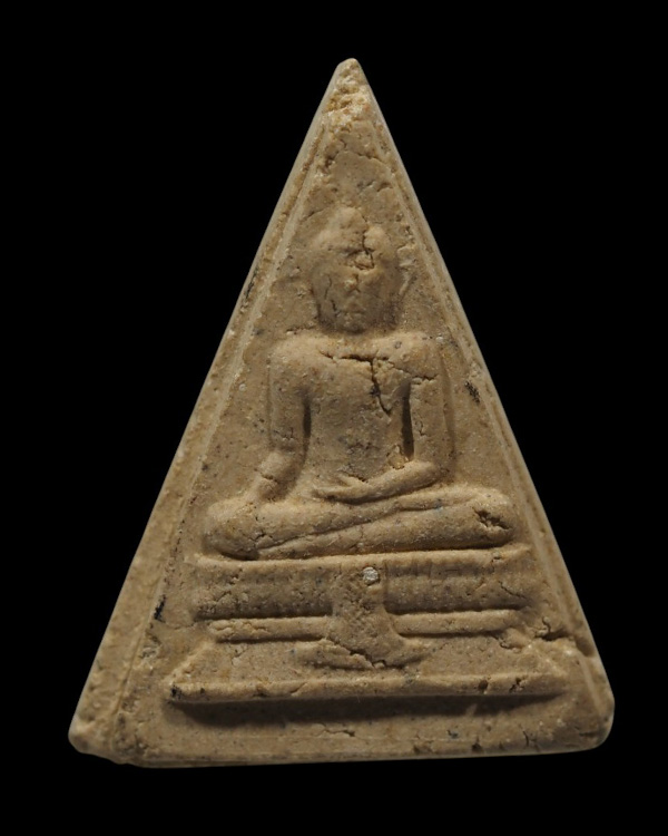 พระผงพิมพ์อู่ทอง สามเหลี่ยม วัดอ่างทองวรวิหาร ปี พ.ศ.2491 มวลสารสมเด็จเกศไชโย ที่ชำรุด จำนวนมาก หากย - 2