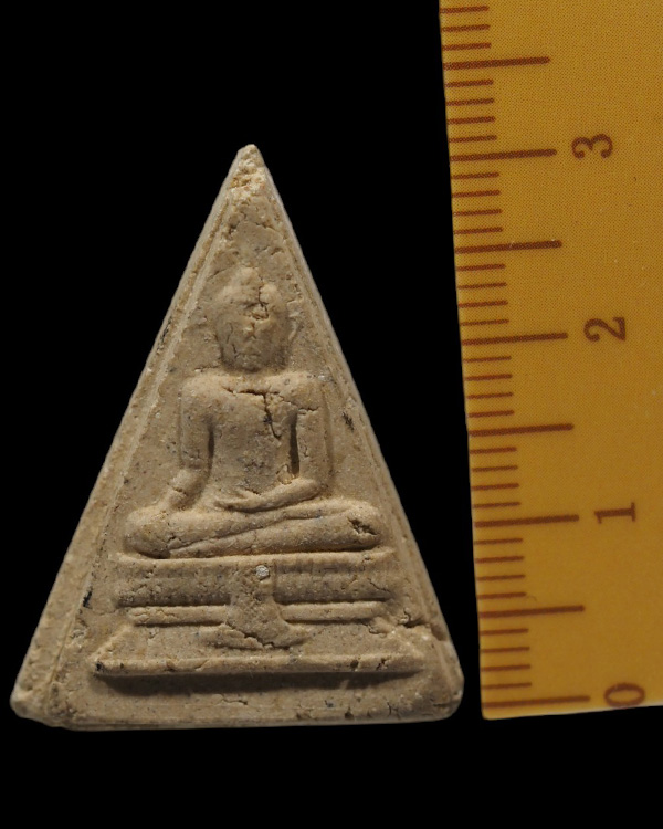 พระผงพิมพ์อู่ทอง สามเหลี่ยม วัดอ่างทองวรวิหาร ปี พ.ศ.2491 มวลสารสมเด็จเกศไชโย ที่ชำรุด จำนวนมาก หากย - 4