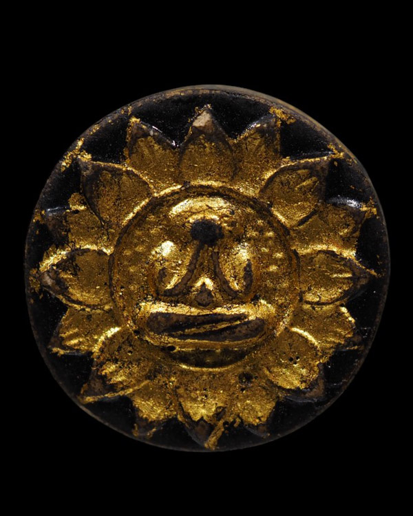 พระปิดตาจันทร์ลอย บัวบาน ท่านเจ้าคุณวิเชียร วัดเครือวัลย์ จ.ชลบุรี หลังยันต์นะมหานิยม พระของท่านมีส่ - 2