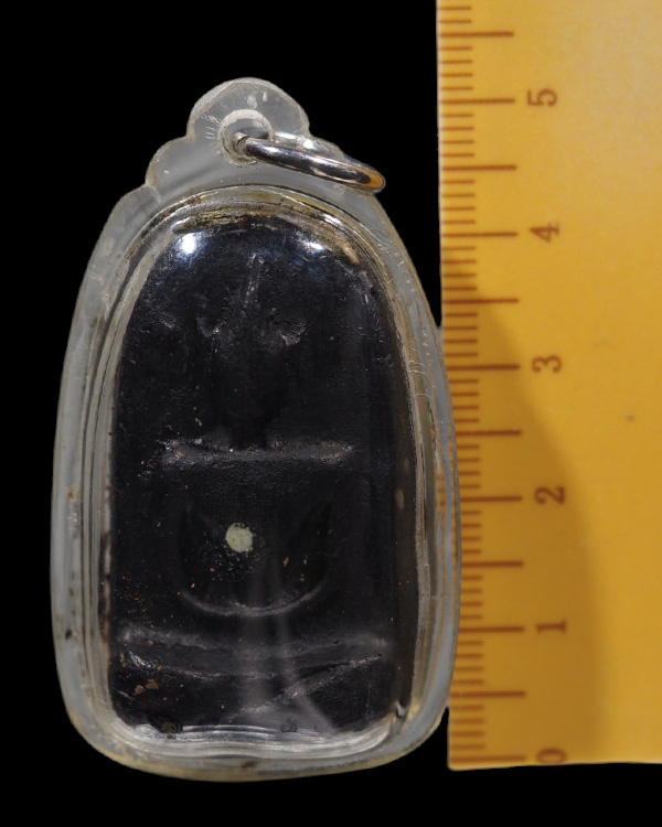 พระพิมพ์สามาธิ หูบายศรี พิมพ์ใหญ่ เนื้อสีดำ ด้านหลังกดลายนิ้วมือ พระเก่า ไม่ทราบที่  พระบ้าน    - 4