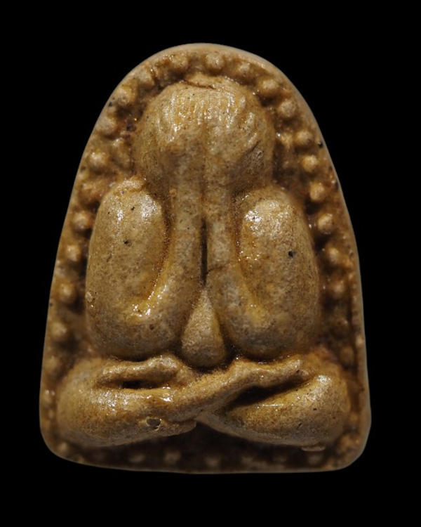 พระปิดตาหลังยันต์ หลวงพ่อหน่าย วัดบ้านแจ้ง จ.อยุธยา สร้างจาก เป็นผงวิเศษที่มีพุทธคุณทาง เมตตา มหาเสน - 2