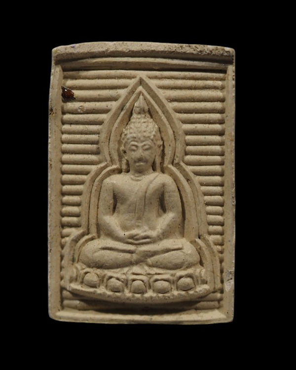 พระผงของขวัญหลังจีวร รุ่นแรก หลวงปู่ปันวัดแม่ยะ มวลสารหลักคือผงพรายกุมารหลวงปู่ทิม วัดระหารไร่ ส ปี  - 2