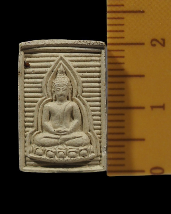 พระผงของขวัญหลังจีวร รุ่นแรก หลวงปู่ปันวัดแม่ยะ มวลสารหลักคือผงพรายกุมารหลวงปู่ทิม วัดระหารไร่ ส ปี  - 4