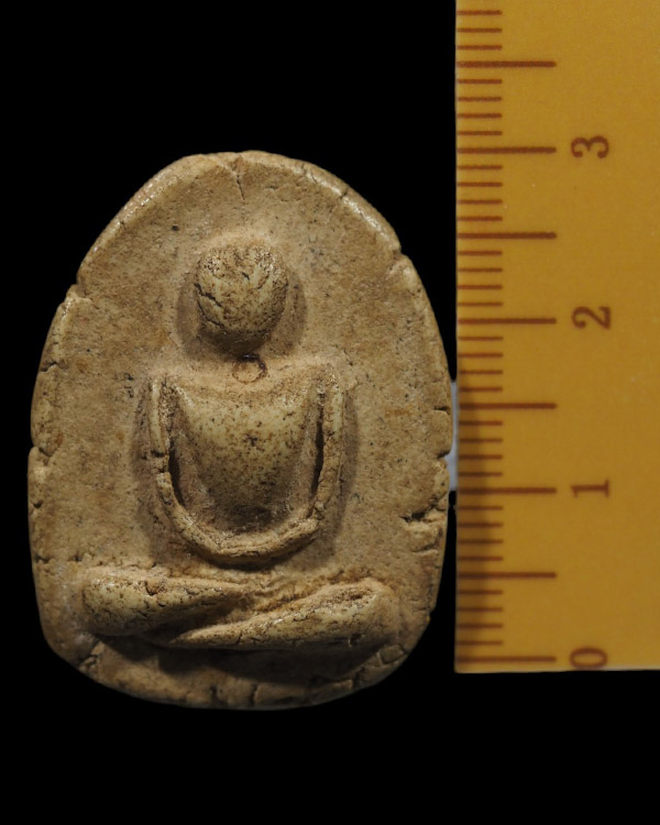 พระสมเด็จพิมพ์ขอบกระดง  หลังเบี้ย พระเก่าเนื้อจัด แบบผสมผงเก่า  น่าจะเป็นเกจิสมัยเก่า  สร้างไว้ครับ  - 4