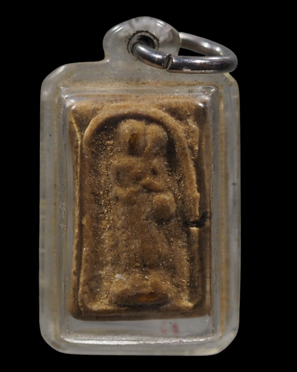 พระสีวลี พิมพ์เล็ก  หลวงพ่อแฉ่ง วัดบางพัง จ.นนทบุรี เนื้อผงน้ำมัน ปี 2495 เลี่ยมเก่า  น่าจะผ่านการแข - 2