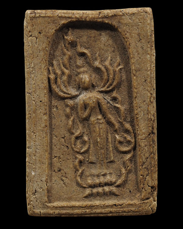 พระเนื้อผงพิมพ์ปางเสด็จจากดาวดึงส์ หลังยันต์ของหลวงพ่อทองอยู่ วัดใหม่หนองพะองค์ จ.สมุทรสงคราม (พิมพ์ - 2