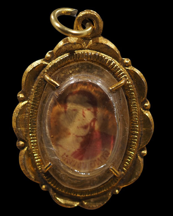 เหรียญล็อกเก็ตสี หลวงพ่อหวล วัดพิกุล บางเชือกหนัง ตลิ่งชัน กรุงเทพฯ หลังยันต์เกราะเพชร ปี 2518 ศิษ - 2