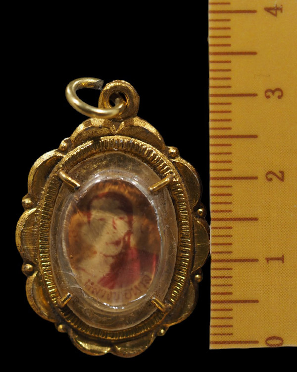 เหรียญล็อกเก็ตสี หลวงพ่อหวล วัดพิกุล บางเชือกหนัง ตลิ่งชัน กรุงเทพฯ หลังยันต์เกราะเพชร ปี 2518 ศิษ - 4