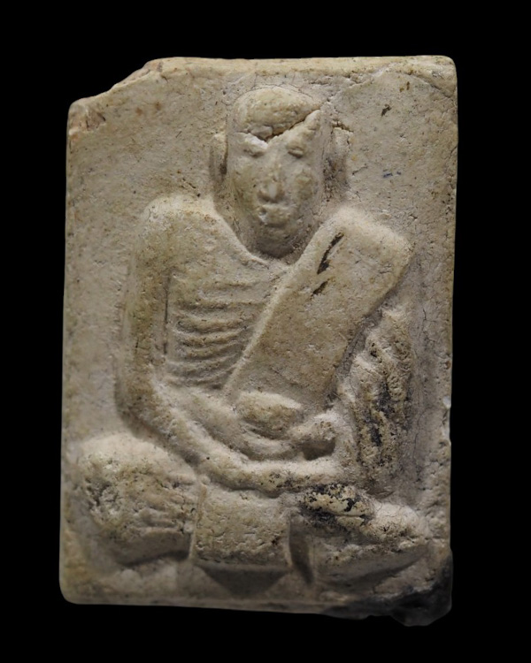 พระผงรูปเหมือนเนื้อผงอิทธิเจ พิมพ์สีเหลี่ยม หลวงพ่อสงวน วัดไผ่พันมือ พิมพ์นี้ท่านสร้างไว้น้อยครับ หา - 5