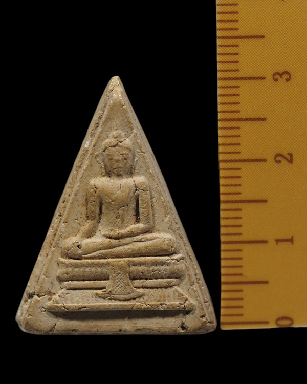 พระผงพิมพ์อู่ทอง สามเหลี่ยม วัดอ่างทองวรวิหาร ปี พ.ศ.2491 มวลสารสมเด็จเกศไชโย ที่ชำรุด จำนวนมาก หากย - 4