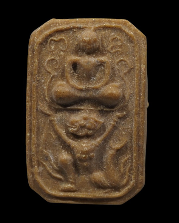 พระเนื้อผงน้ำมัน พิมพ์พระพุทธทรงหนุมาณ ด้านหลังจารย์ยันต์ พระเก่าแท้ สภาพสวยไม่ผ่านการใช้ ไม่ทราบท - 2