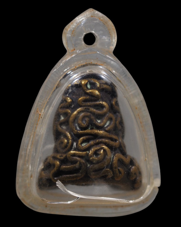 พระปิดตายันต์ยุ่ง หล่อเนื้อโลหะผสม เก่ามีอายุ ไม่ทราบที่   เจ้าของเดิมน่าจะเลี่ยมแขวนใช้มานานพอสมควร - 3