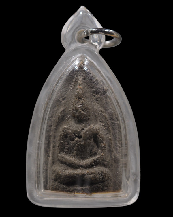 พระเนื้อผงพิมพ์ชินราชสามเหลี่ยม เนื้อเทา  พระเก่ามาก  เกจิยุคเก่า  คุ้นมาก แต่นึกไม่ออกครับ  - 2