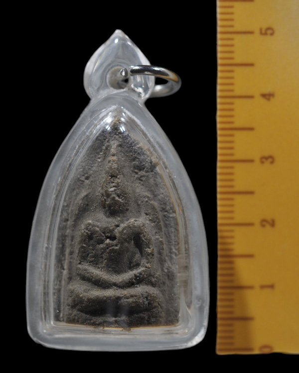 พระเนื้อผงพิมพ์ชินราชสามเหลี่ยม เนื้อเทา  พระเก่ามาก  เกจิยุคเก่า  คุ้นมาก แต่นึกไม่ออกครับ  - 4