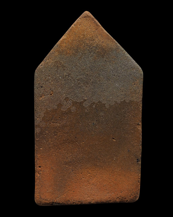 พระเนื้อดินพิมพ์นางกวัก พิมพ์ห้าเหลี่ยม พระเก่าไม่ทราบที่ ด้านล่างน่าจะมีชื่อหลวงพ่ออยู่แต่อ่านไม่ช - 3