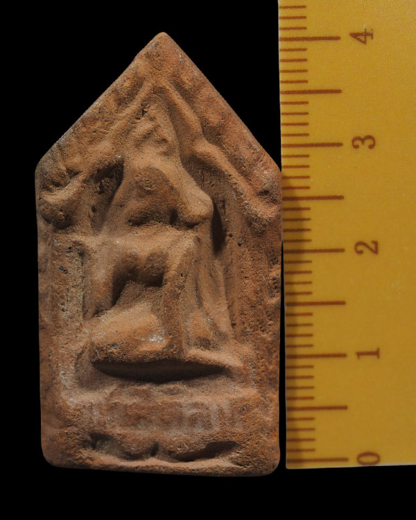 พระเนื้อดินพิมพ์นางกวัก พิมพ์ห้าเหลี่ยม พระเก่าไม่ทราบที่ ด้านล่างน่าจะมีชื่อหลวงพ่ออยู่แต่อ่านไม่ช - 4