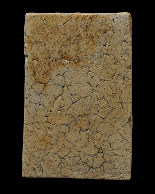 พระสมเด็จฐาน 3 ชั้น เนื้อเก่าจัด แตกลางา สภาพผ่านการใช้  ไม่ทราบที่  เนื้อแบบนี้โซนเดียวกับ หลวงปู่น - 3