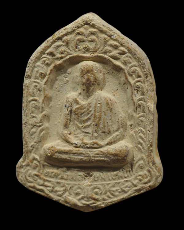 พระผงรูปเหมือน รุ่นฉลอง 700 ปี ลายสือไทย หลวงพ่อเกษม เขมโก แห่งสุสานไตรลักณ์ จังหวัดลำปาง เนื้อดินผส - 2