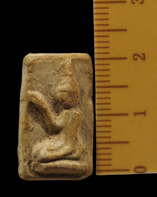 นางกวักเศียรแหลม หลวงปู่ดู่ วัดสะแก อยุธยา เนื้อปูนผสมผงเนื้อผงพุทธคุณผสมผงชันและน้ำมันยาง สร้างยุคต - 4